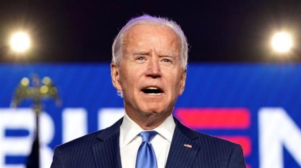 واشنطن بوست: بايدن يبدأ ولايته برفع حظر دخول مواطني دول مسلمة