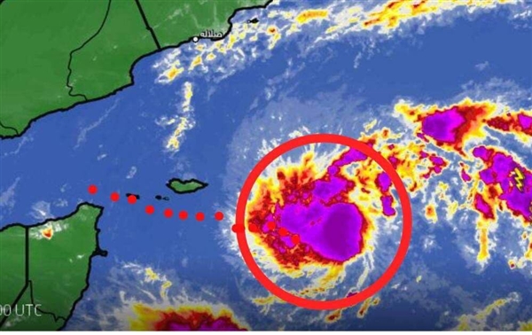 تأثيرات العاصفة المدارية تصل سقطرى والمحافظ يوجه بتشكيل لجان طوارئ
