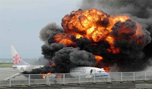 Arap Koalisyon uçakları Sana Havalanı'nı bombaladı