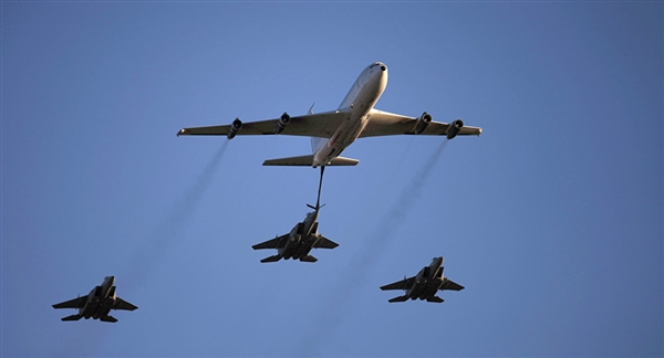 Yemen ordusu Husilere ait bir drone uçak düşürdü