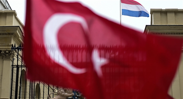 Türkiye ile Hollanda ilişkilerin normalleşmesinde anlaştı