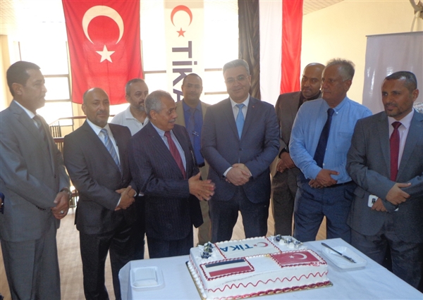 TİKA'dan Yemen Ticaret ve Sanayi Bakanlığı binasına ekipman desteği