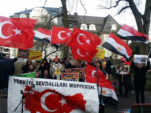 Almanya'daki Türklerden Mısır'daki idamlara protesto