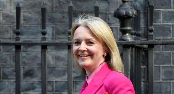 Suudi Arabistan’a silah satışı onayı için özür diledi