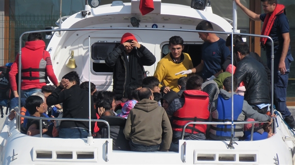 Yunanistan'a gitmeye çalışan göçmenler yakalandı