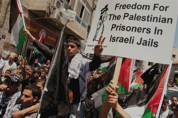 Açlık grevindeki Filistinli tutuklulara destek gösterisi