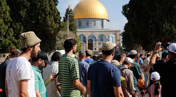 Fanatik Yahudilerden Mescid-i Aksa'ya çirkin baskın