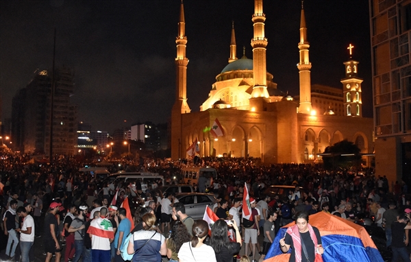 Lübnan'da protestocuların sayısı 2 milyonu aştı