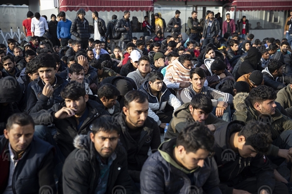 Yunanistan'da göçmenlere dayak