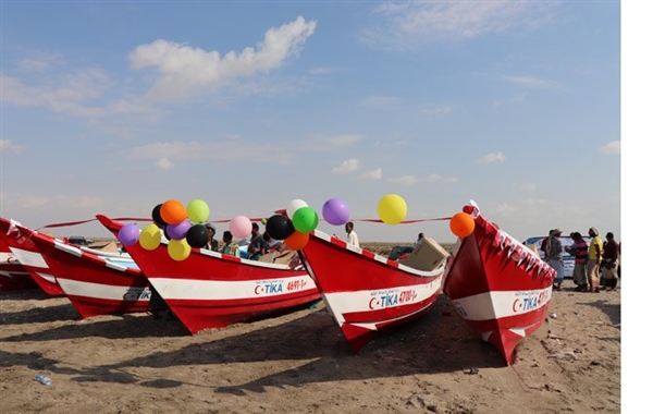 Yemenli balıkçılara Türkiye'den ekmek teknesi