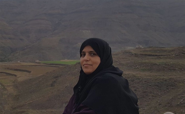 Kadın aktivistin evine baskın düzenleyerek darbettiler