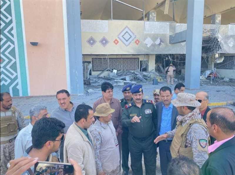 الحكومة تزور مطار عدن وتوجيهات عاجلة بإصلاح الأضرار التي لحقت به