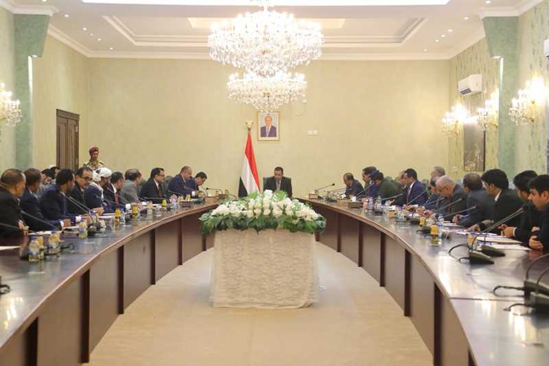 الحكومة تعقد اجتماعها الأول في عدن وتؤكد: لن نهاب التهديدات ولا سبيل أمامنا الا النجاح