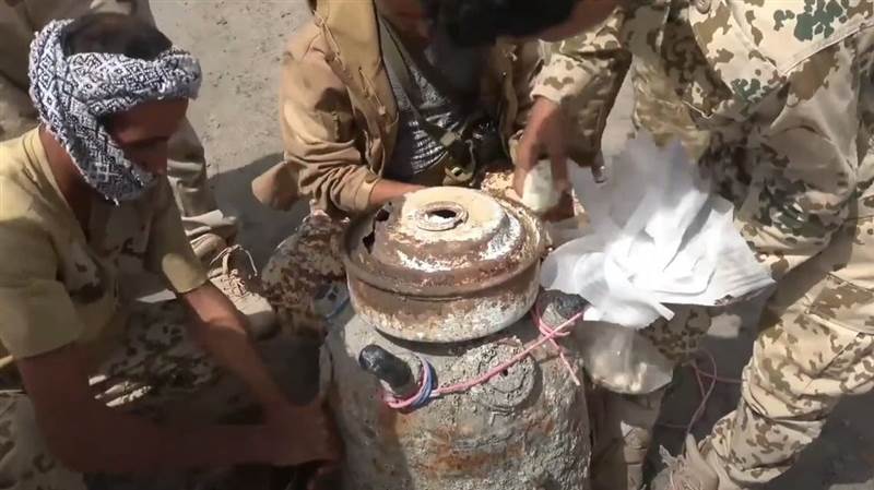 إتلاف لغم بحري إيراني زرعته مليشيات الحوثي في البحر الأحمر