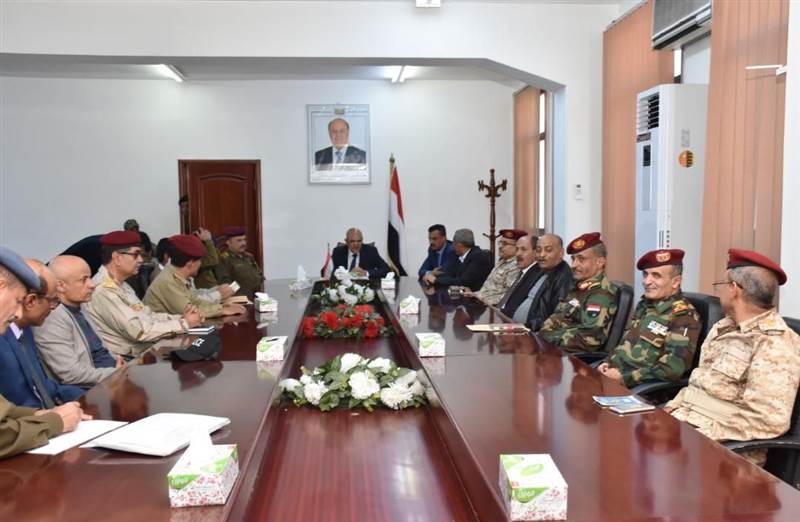 محافظ تعز يشدد على معالجة الاشكالات وإنهاء المظاهر السلبية بالمدينة