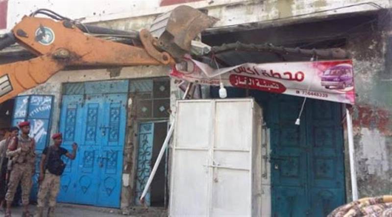 توجيهات بسرعة إزالة جميع محطات المشتقات من شوارع وأحياء تعز