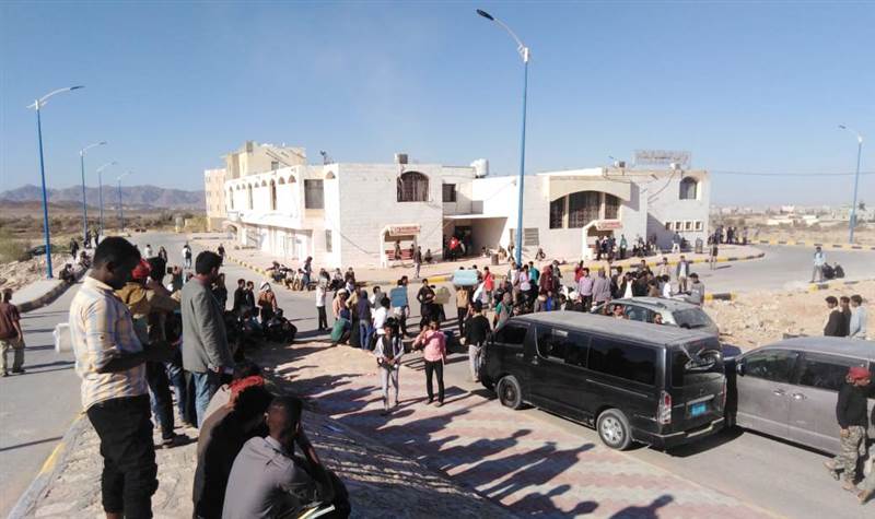 شبوة.. وقفة لطلاب كلية النفط للمطالبة باستيعاب الخريجين بالشركات النفطية