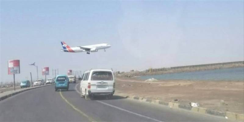 أول وزير يغادر العاصمة المؤقتة عدن