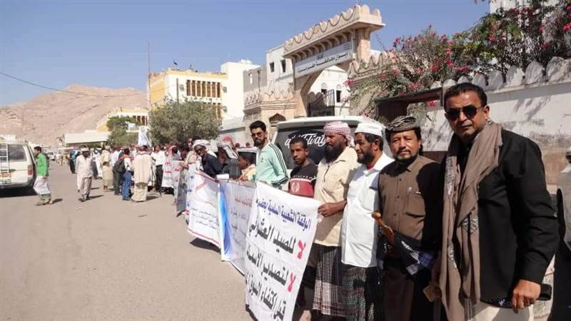 محافظ حضرموت يهدد بالقوة لمنع "احتجاج سلمي" يطالب بالخدمات والكشف عن متهمين باغتيالات