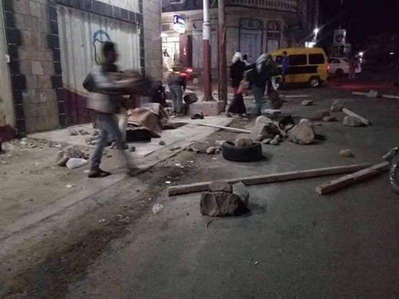 Taiz'de silahlı kişiler okul harçlarına indirim talep eden öğrencilere saldırdı