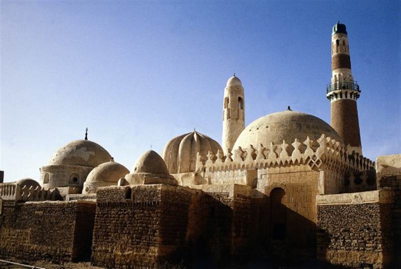 Husi milisi cami imamını kazmayla vurarak öldürdü