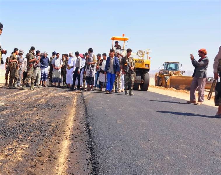 محافظ شبوة يدشن اعمال السفلتة في مشروع طريق نعضة السليم ب16 مليون دولار