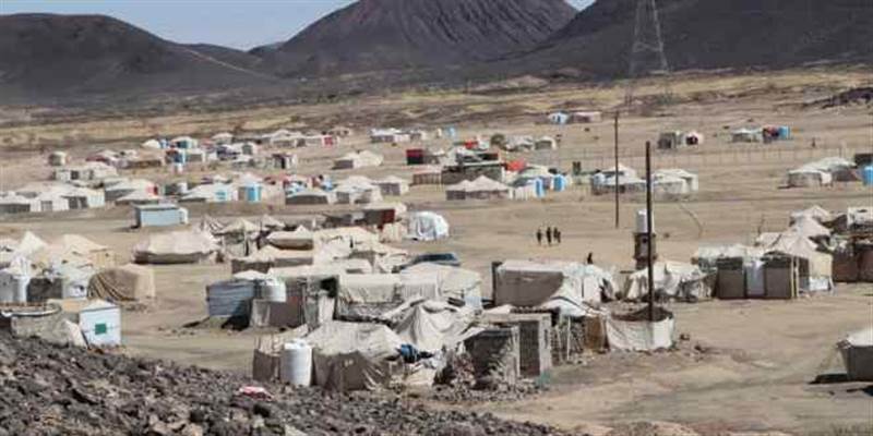 وحدة النازحين: تصعيد المليشيات تسبب بنزوح مئات الأسر بمأرب