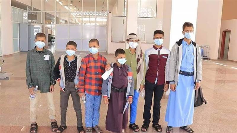 الارياني: الجيش يسلم الصليب الاحمر 21 طفلا جندتهم مليشيا الحوثي للقتال في مارب