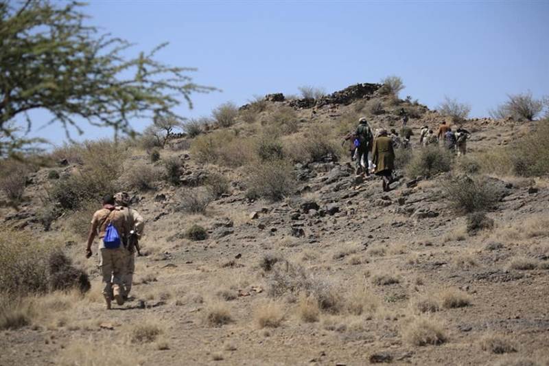 الجيش يفاجئ الحوثيين ويفتح جبهة جديدة في تعز ويحقق انتصارات كبيرة