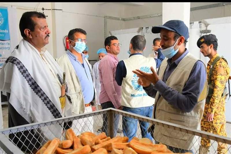 سلطات مأرب تفتتح فرن خيري للأسر الأشد في مخيم السويداء غربي المدينة
