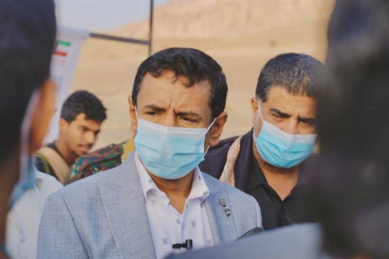 بتمويل كويتي.. محافظ شبوة يضع حجر الأساس لمشروع تنموي