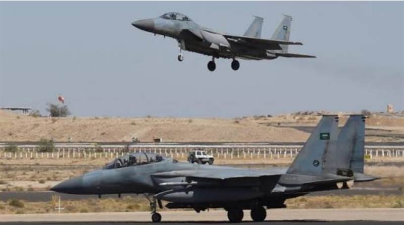 Koalisyon uçaklarından Husilerin takviye konvoyuna hava saldırısı