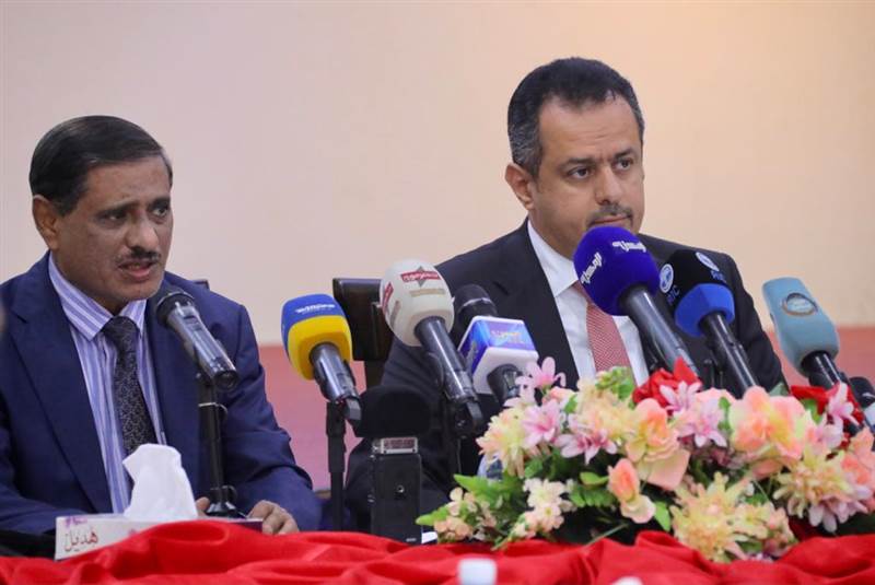رئيس الوزراء يوجه بحل إشكالات الكهرباء والخدمات في حضرموت