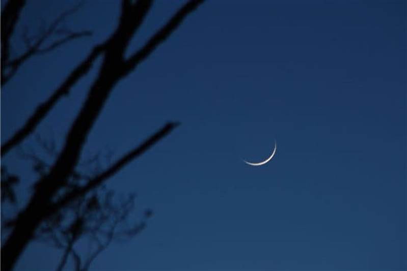 السعودية تدعو إلى تحري رؤية هلال شوال وفلكيون :العيد الخميس