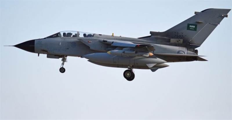 Koalisyon savaş uçakları Husilerin takviye konvoyunu vurdu