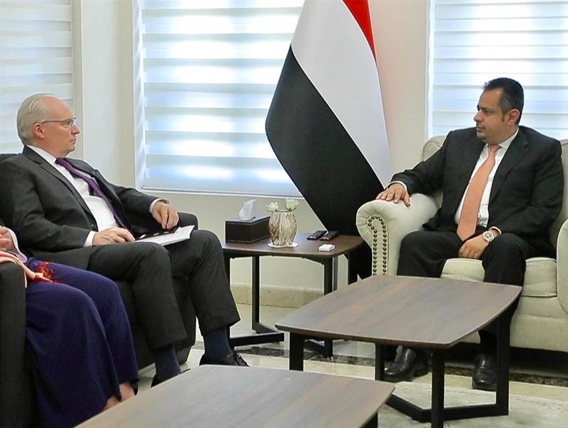 الحكومة تجدد حرصها على التعاطي الإيجابي مع جهود السلام وتدعو للضغط على الحوثيين