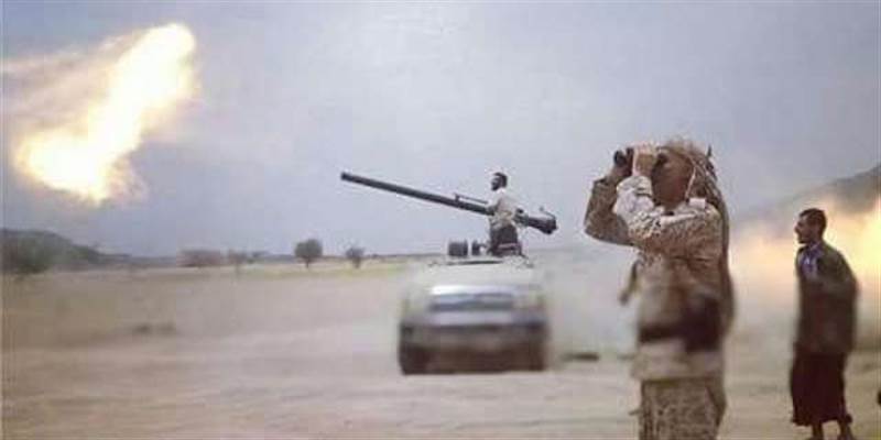 مدفعية الجيش تستهدف تجمعات حوثية في جبهة الكسارة غربي مأرب