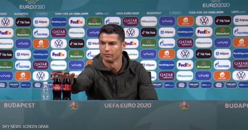 حركة لـ" كريستيانو رونالدو" تخسر كوكا كولا 5 مليارات دولار