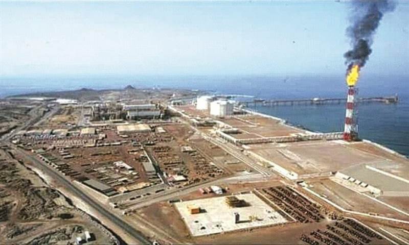 مباحثات يمنية فرنسية لإعادة تشغيل منشأة الغاز المسال في بلحاف