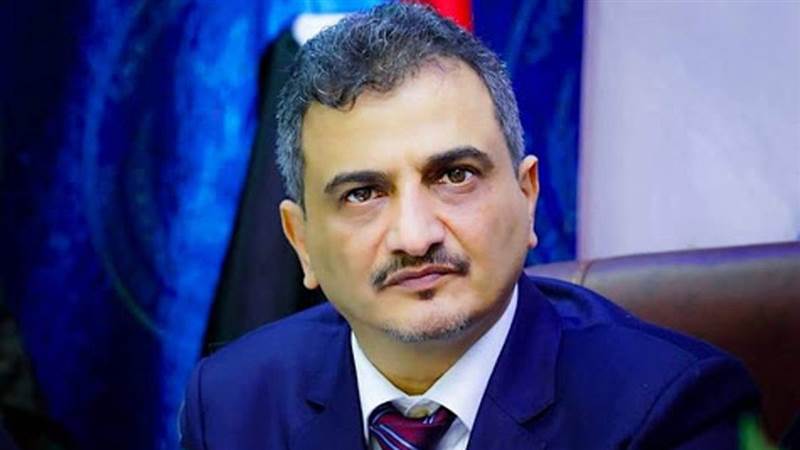 محافظ عدن يتمرد ويرفض قرار رئيس الوزراء