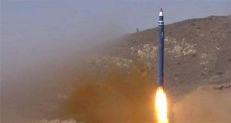 Husiler kontrolünü kaybettikleri Rahba beldesine balistik füze ile saldırdı