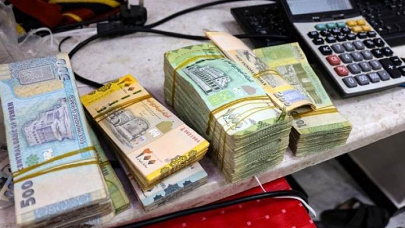 "حرب عملة" في اليمن تعمق معاناة سكان على حافة المجاعة
