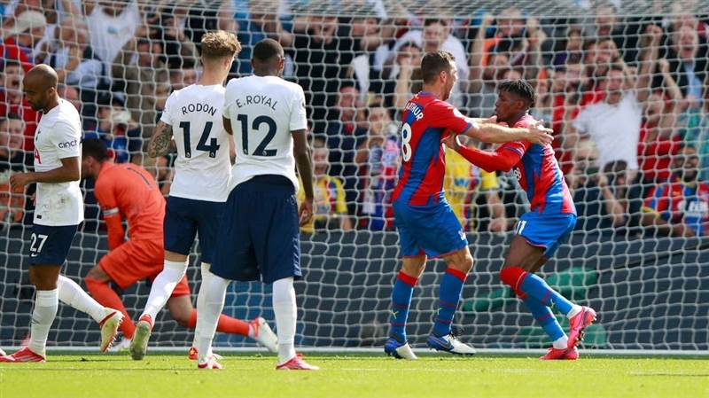 توتنهام يتلقى خسارة ثقيلة أمام كريستال بالاس