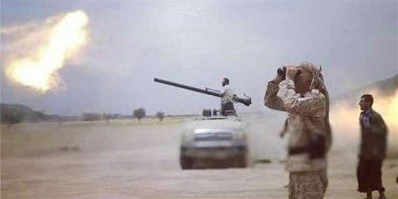 مدفعية الجيش الوطني تدك مواقع الحوثيين في جبهة المشجح