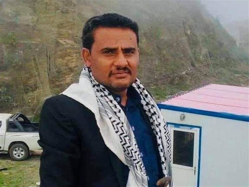 في إطار صراعات الاجنحة الحوثية.. مشرف حوثي "يصفّي" شيخاً قبلياً وسط صنعاء