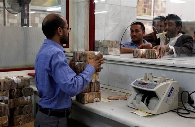 ما جدوى مزادات المركزي اليمني التي لم توقف نزيف الريال اليمني ؟
