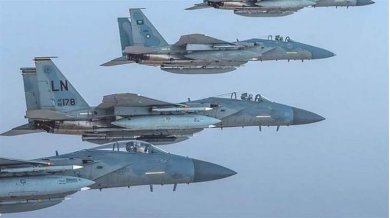 Koalisyon, Sana'da İran Devrim Muhafızları'nın bulunduğu bölgeyi bombaladı