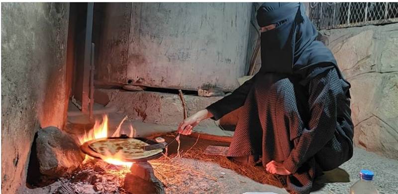 Taiz’de su ve doğalgazın olmaması, kırsaldaki kadınların çilesini şehre taşıyor