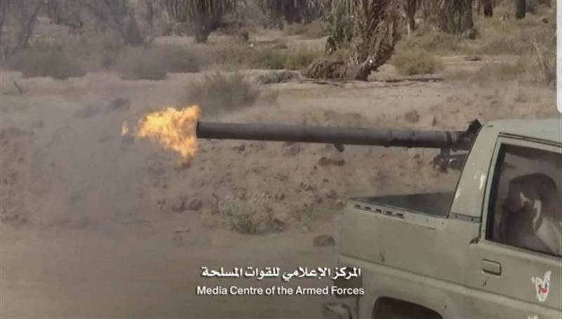 إعطاب مدرعات وأطقم ومصرع عشرات الحوثيين بقصف مدفعي للجيش جنوب مأرب