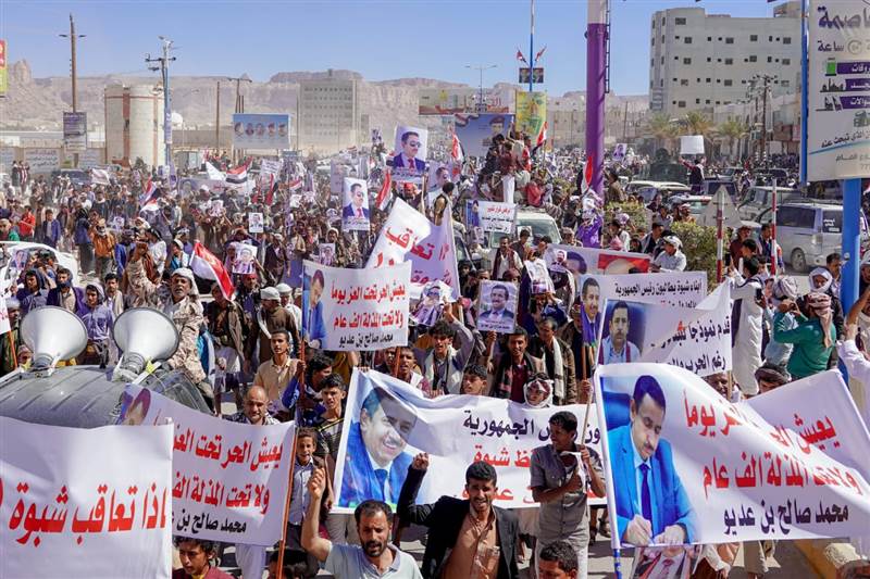 في أكبر استفتاء شعبي.. شبوة تقول كلمتها وتعلن تمسكها بالمحافظ بن عديو وتصدر بيان تحذيري